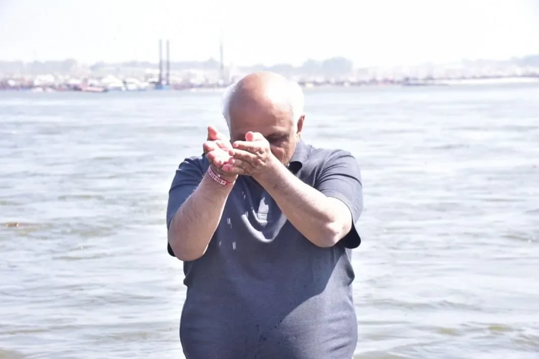 Gujarat CM Bhupendra Patel Visits Mahakumbh; Takes a Holy Dip at Triveni Sangam