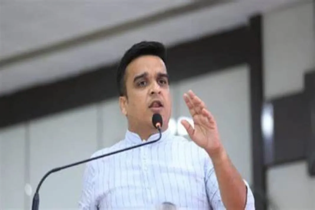 Harsh Sanghvi : “સુધરી જાવ કે જેલમાં જાવ” – વિધાનસભામાં હર્ષ સંઘવીની કડક ચેતવણી, જાણો કોને મળી સખત હાકલ