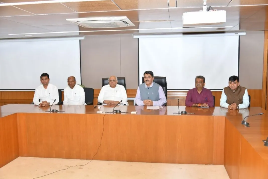 Gandhinagar: મુખ્યમંત્રી ભૂપેન્દ્ર પટેલે બનાસ ડેરીના ‘દીસા દામા સીમેન સેન્ટર’નું ગાંધીનગરથી વર્ચ્યુઅલ લોકાર્પણ કર્યું