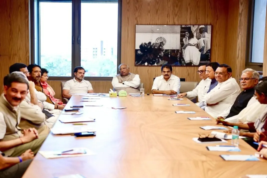 Congress Party Strategy : કૉંગ્રેસે પાયાના સ્તરે સંગઠન મજબૂત કરવા કમર કસી, 700 જિલ્લા અધ્યક્ષોને દિલ્હીમાં બોલાવ્યા