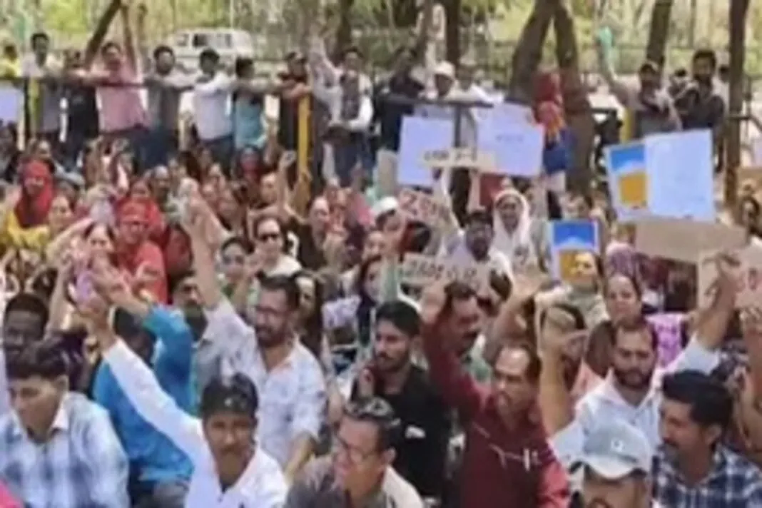 Guidelines for Children : બગસરાની ઘટના બાદ સરકારની સજાગતા: બાળકોના મોબાઈલ અને સોશિયલ મીડિયાના ઉપયોગ માટે માર્ગદર્શિકા બનશે