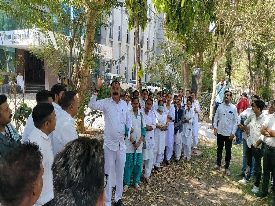 Gujarat health workers strike