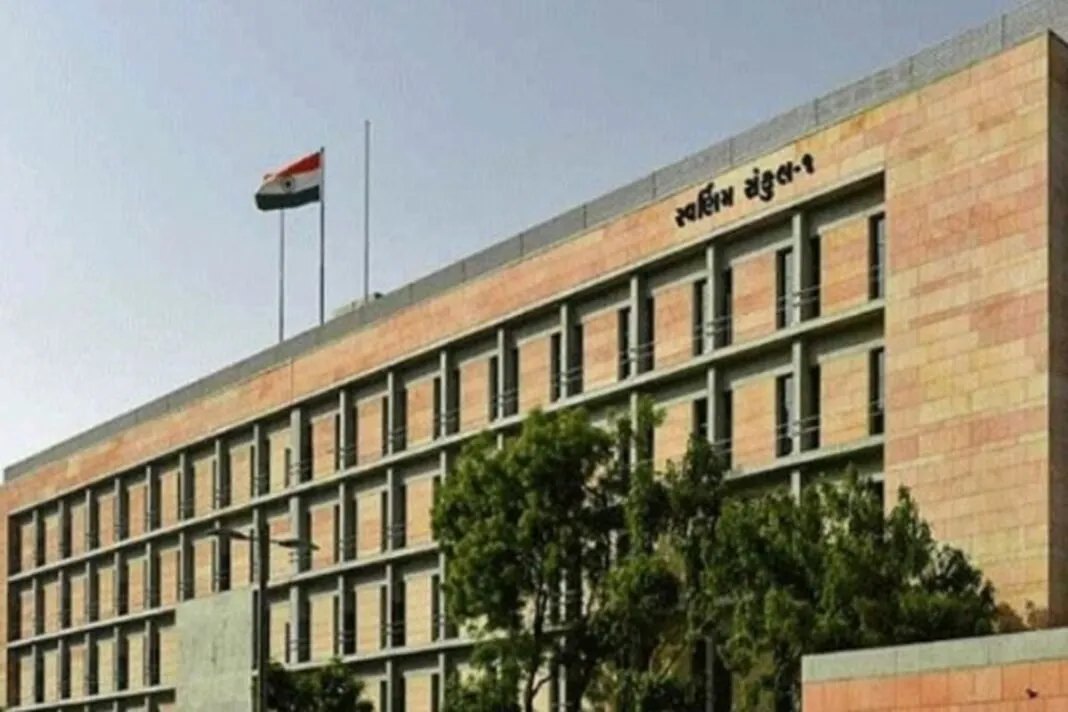 Transfer of IAS officer : ગુજરાતમાં બે IAS અધિકારીઓની બદલી, આનંદ પટેલ બન્યા કચ્છના નવા કલેક્ટર