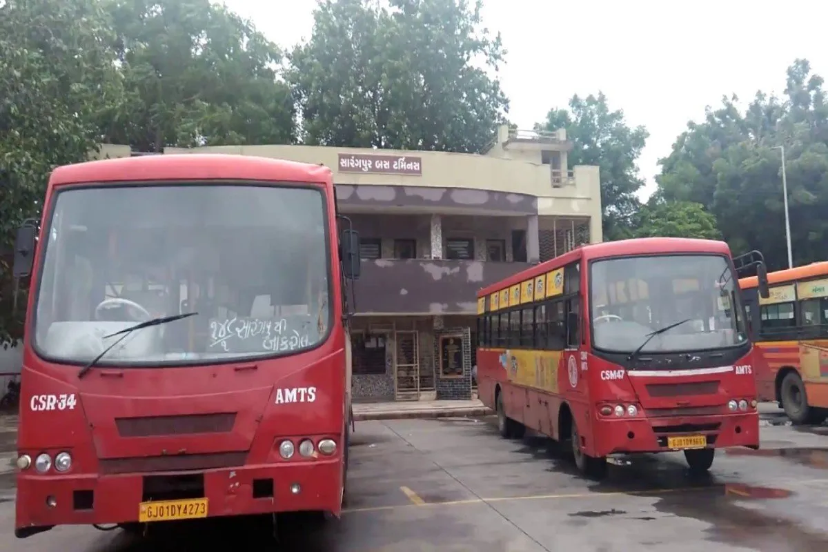 AMTS buses on BRTS corridor