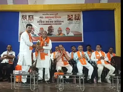 Mansukh Vasava Statement : રાજપીપળા: સાંસદ મનસુખ વસાવાનું નિવેદન – “કોંગ્રેસ કે AAPથી કોઈ ડર નહીં, મતદારો નારાજ હોવા છતાં પણ ભાજપને પસંદ કરે છે”