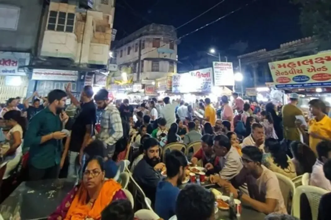 Manek Chowk Night Food Market Reopening : માણેકચોક રાત્રિ બજાર ફરી ખૂલશે: 7 એપ્રિલથી ખાવાની મજા માણવા ફરી ઉમટશે ભીડ