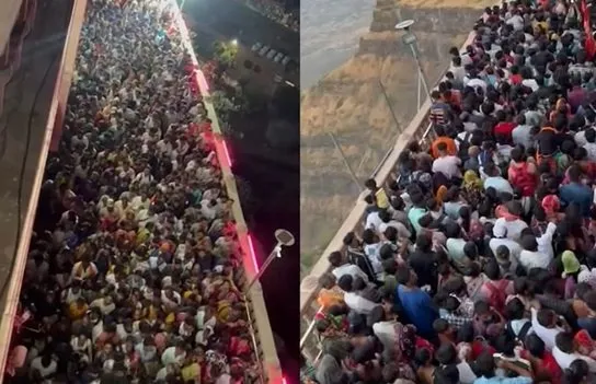 Devotees crowd at Pavagadh