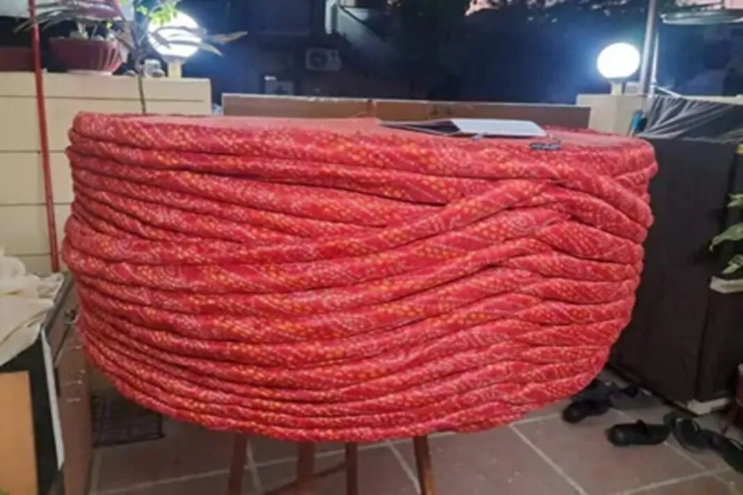 PM Modi Turban Gift: PM મોદીને 25 કિલોની ભવ્ય પાઘડી ભેટ: રાજકોટના કારીગરે શ્રદ્ધાભાવે બનાવી વિશેષ આંટીવાળી પાઘડી