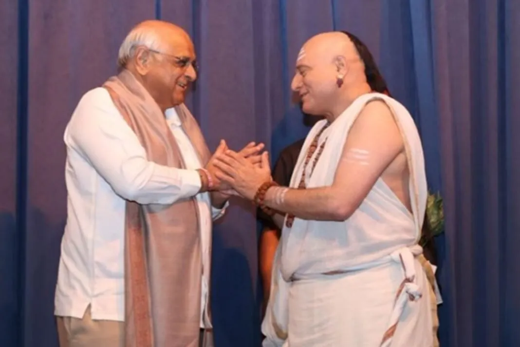 Chanakya Drama : મુખ્યમંત્રીએ નિહાળ્યું ‘ચાણક્ય’ નાટક, મનોજ જોશીનો અભિનય ચમક્યો
