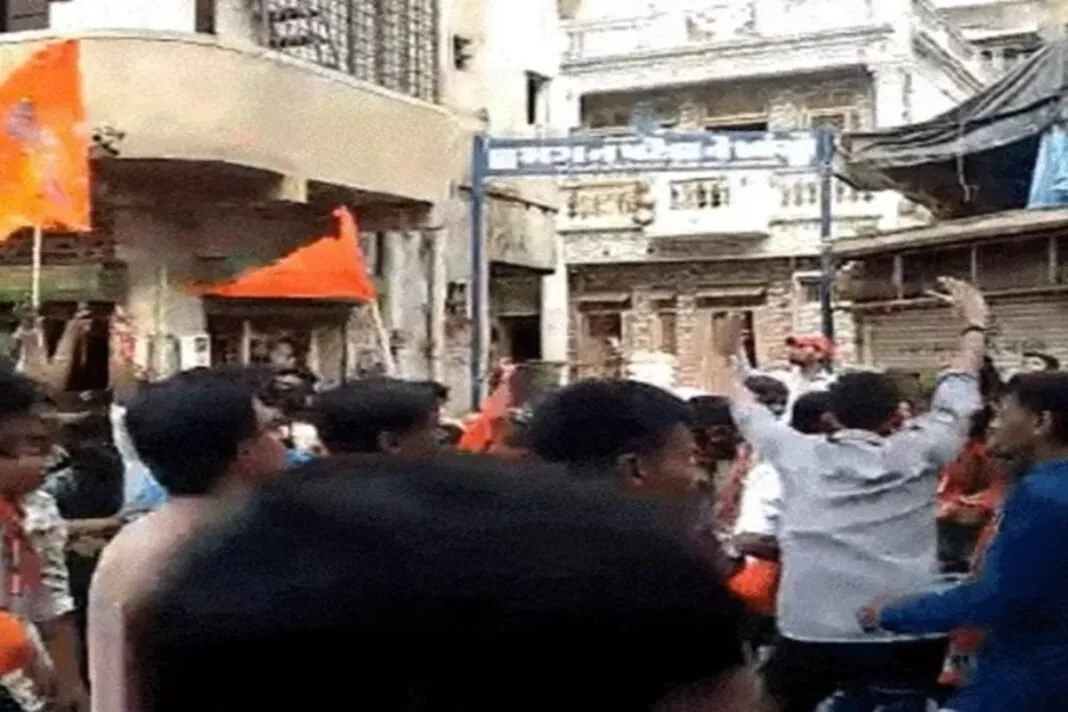 Ram Navami 2025 Ahmedabad procession news : રામનવમી પૂર્વે અમદાવાદના સંવેદનશીલ વિસ્તારોમાં પોલીસ એલર્ટ: 23 શોભાયાત્રા માટે મંજૂરીની અરજીઓ, સુરક્ષા માટે SRPની ટુકડી તૈનાત થશે