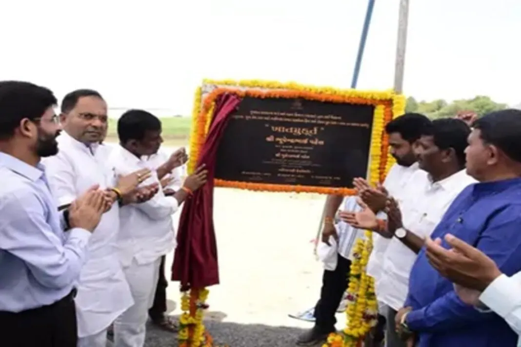 Tapi District Development: તાપી જિલ્લાના જૂના બેજ ગામમાં વિકાસની નવી દિશા: રૂ. 759 લાખના હાઈલેવલ બ્રિજ અને રોડ કામગીરીનો ખાતમુહૂર્ત