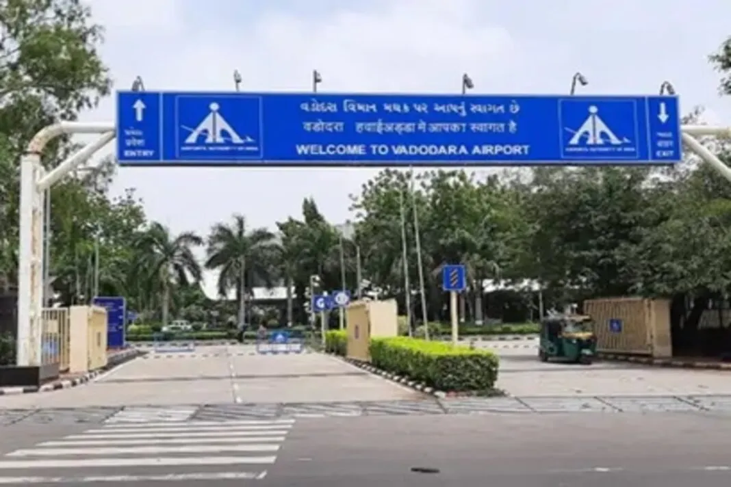 Vadodara Airport Flight Delay: વડોદરા એરપોર્ટ પર ત્રણ ફ્લાઇટ મોડે પહોંચતા મુસાફરોને હાલાકી: ટેક્નિકલ અને ટ્રાફિક કારણો જવાબદાર