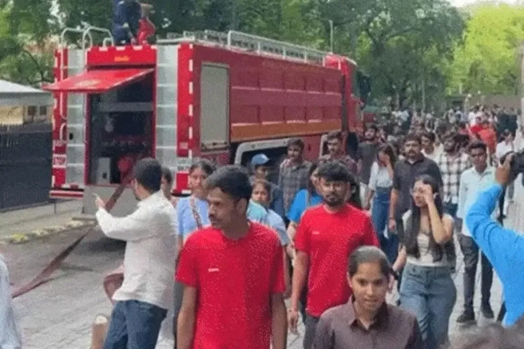 Civil Defense Mock Drill: અમદાવાદ જિલ્લામાં 8 સ્થળે ‘ઓપરેશન અભ્યાસ’: રાત્રે 8:30થી 9:00 બ્લેકઆઉટની જાહેરાત