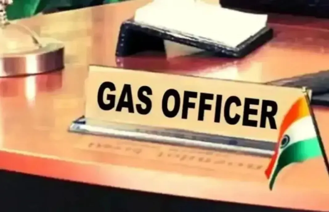 GAS cadre officer transfers Gujarat 2025: ગુજરાતમાં GAS કેડરના 4 સિનિયર અધિકારીઓની મહત્વપૂર્ણ બદલી, નોટિફિકેશન જાહેર