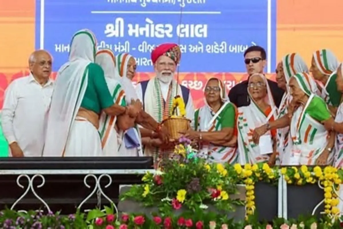 PM Modi meets 1971 war heroes