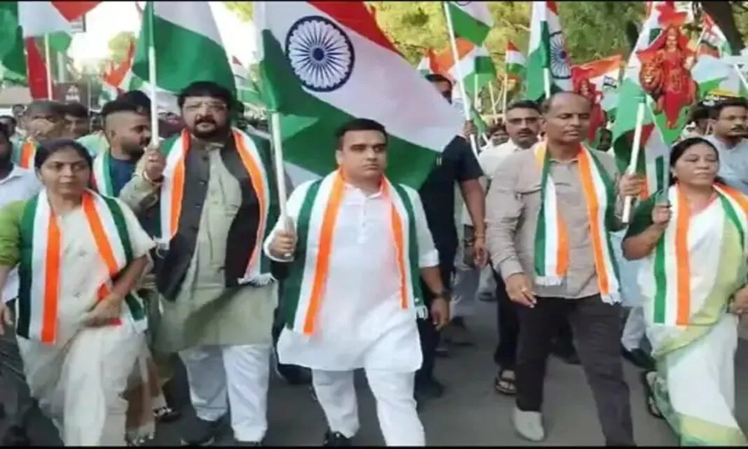 Triranga Yatra Gujarat: ઓપરેશન સિંદૂર પછી ગુજરાત દેશભક્તિના રંગે રંગાયું, ગાંધીનગર, રાજકોટ અને સુરતમાં તિરંગા યાત્રાઓથી ગૂંજ્યાં નારા