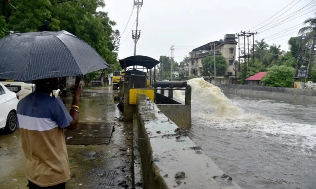 Unseasonal rain in Gujarat: ત્રણ જિલ્લામાં અચાનક પવન-વરસાદનો કહેર: કેરીની ખેતીને મોટું નુકસાન થવાની સંભાવના!