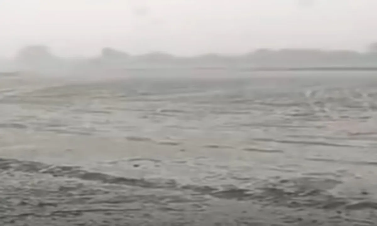 Unseasonal rain in Gujarat