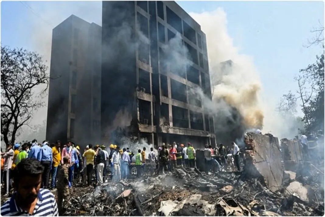 Air India Crash: અકસ્માત સ્થળ બન્યું ભઠ્ઠી: 1000 ડિગ્રી તાપમાને પ્રાણીઓ-પક્ષીઓ પણ બળીને રાખ