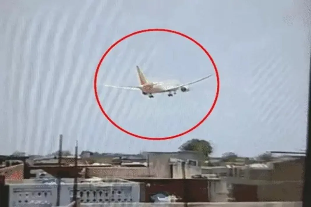 Air India Plane Crash: એર ઈન્ડિયા વિમાન ક્રેશ: 169 ભારતીયો અને 60થી વધુ વિદેશી નાગરિકો હતા સવાર, રાજ્યએ પરિવારો માટે હેલ્પલાઇન જાહેર કર્યો