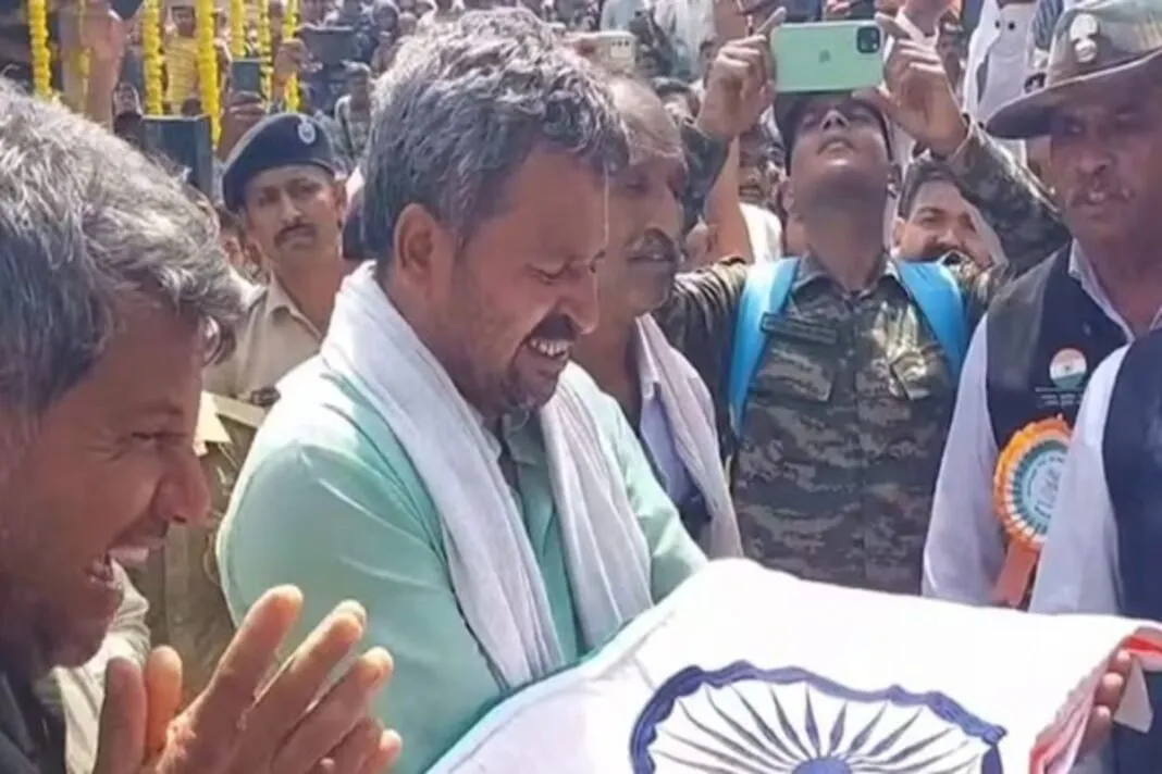 Bhavnagar soldier martyred in Kashmir: ભાવનગરનો જવાન કાશ્મીરમાં શહીદ: હોસ્પિટલમાં સૈનિકોએ સલામી આપી