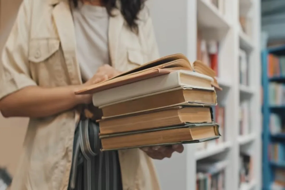 Gujarat school textbook delay