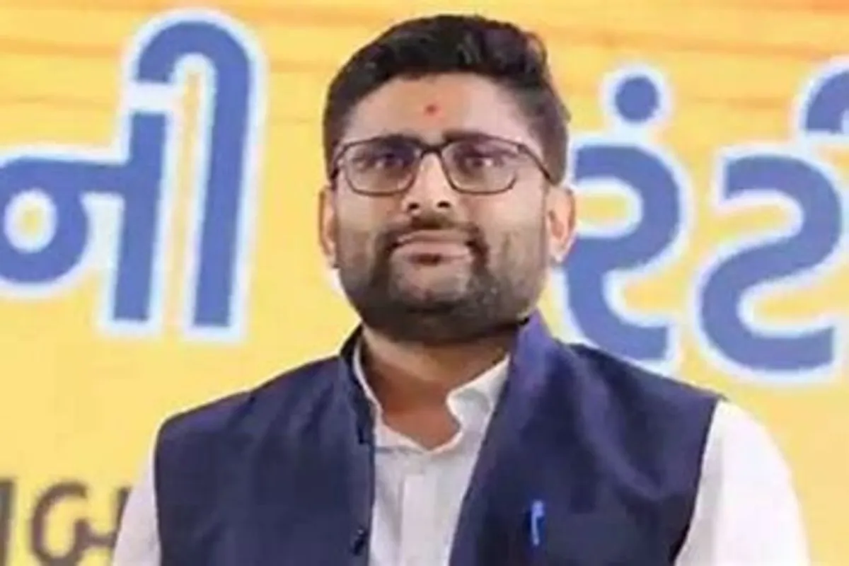 Hitesh Vaghasiya resigns from AAP