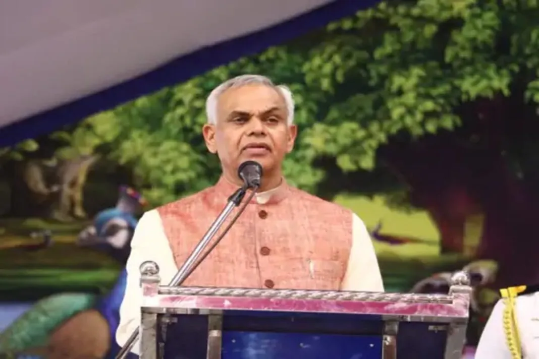 Organic farming promotion Gujarat : રાજ્યપાલ આચાર્ય દેવવ્રતજીની દ્વારકા મુલાકાત દરમ્યાન ગૌમૂત્ર-છાણ અને પ્રાકૃતિક ખેતીનું પ્રમુખ સ્થાન