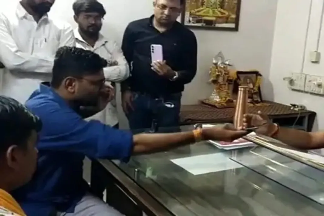 Vishavadar election controversy: વિસાવદર પેટાચૂંટણીમાં તંગદિલી: ગોપાલ ઇટાલિયા પર ભાજપ સમર્થકોનો હુમલો અને લોકશાહીના નામે વિવાદ